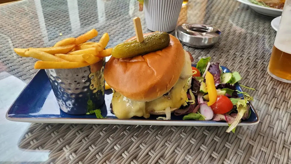 Ian Robinson_White Swan_Wylam_review