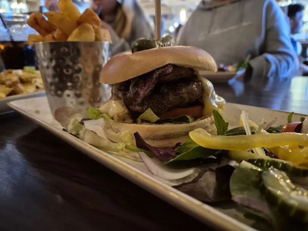 John Hunt_White Swan_Wylam_review