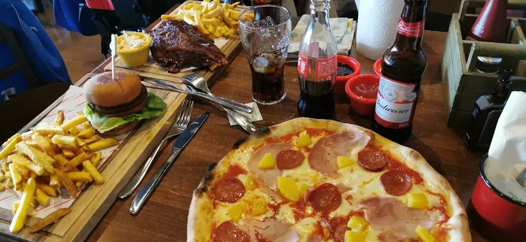 Mart D_Bronco's Pizza & Ribshack_Worcester Park_recensione