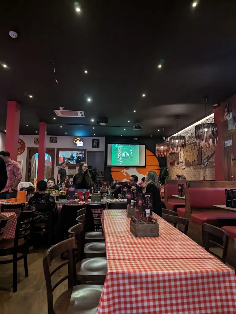 Chris Who_Bronco's Pizza & Ribshack_Worcester Park_recensione
