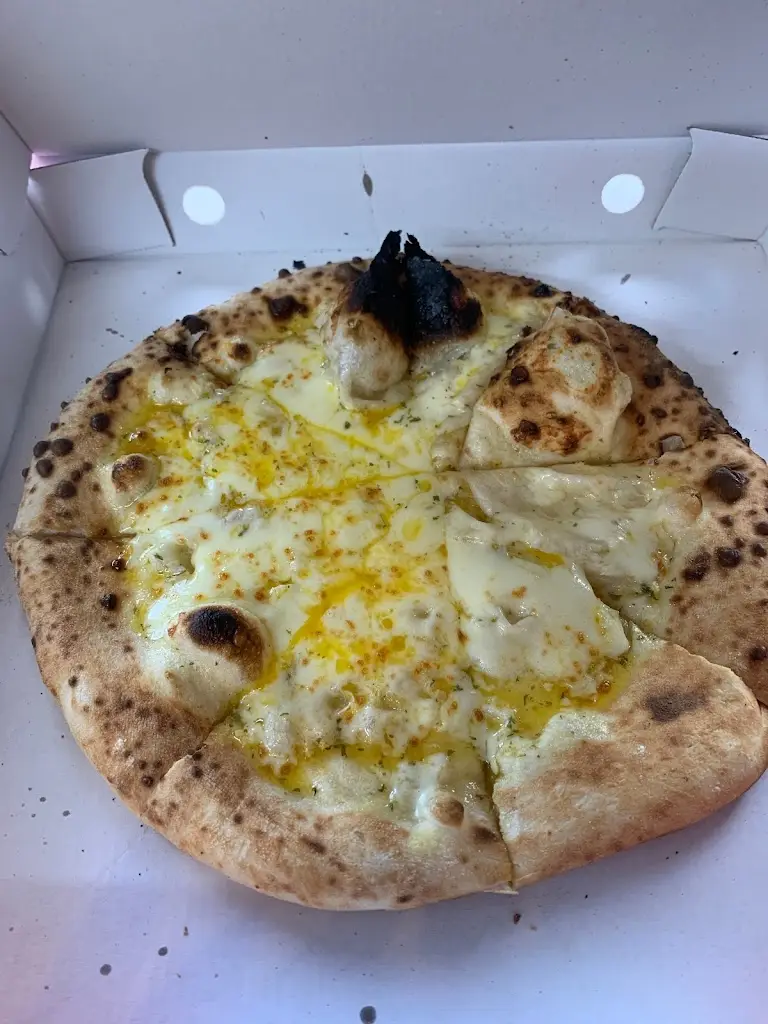 Menu_Pizza Table_Annahilt_image_7