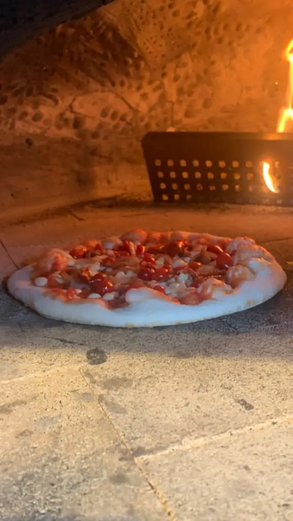 Menu_Pizza Table_Annahilt_image_8