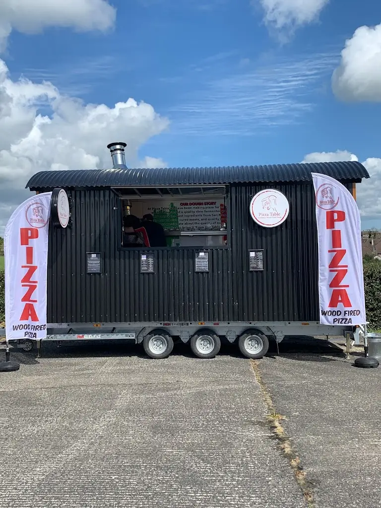 Pizza Table_Annahilt_slider_image_2