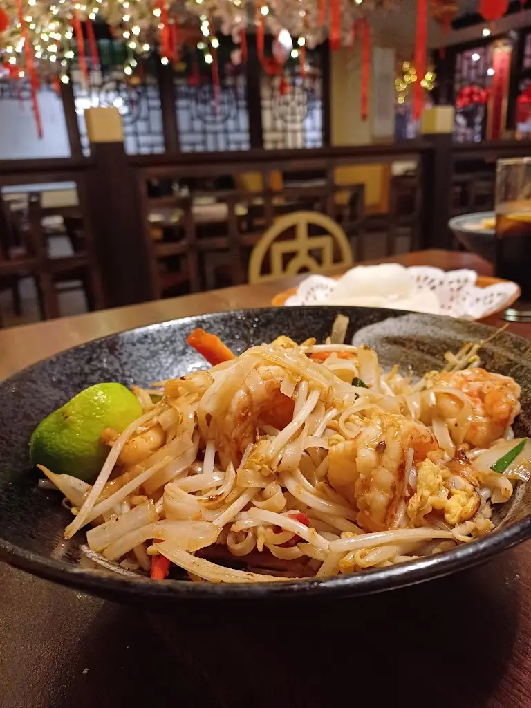 Bev Maidment_Sweet Basil Valley_Yeadon_review