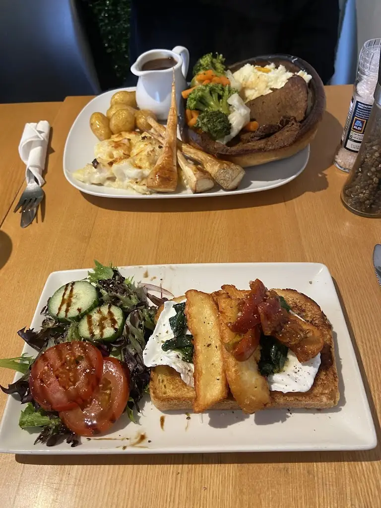 Tia Moore_THE CORNER 19 CAFE & BISTRO_Yeadon_review