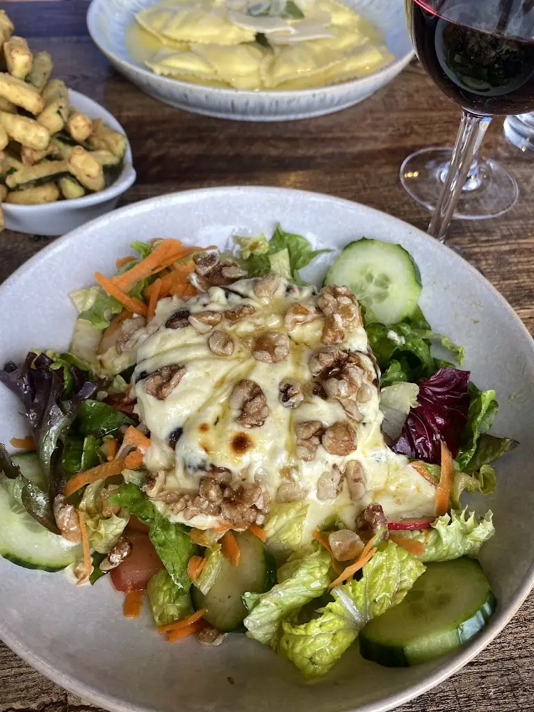 2 Sardi restaurant in Yeadon