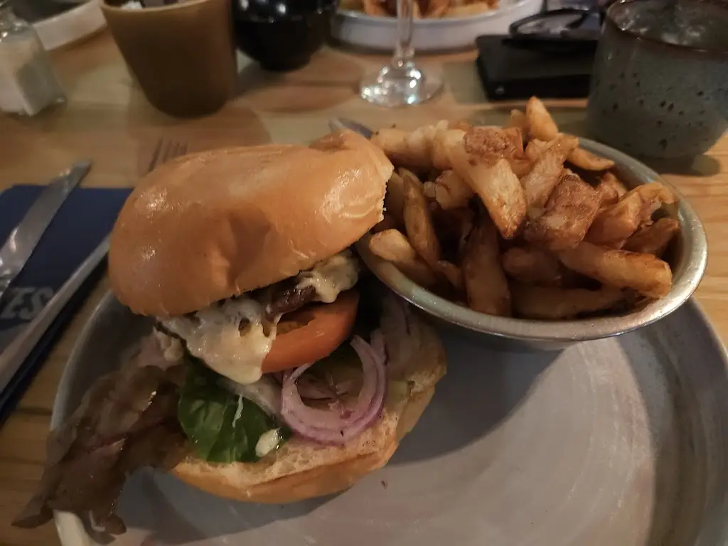 THX 2208_Foxes Pub & Restaurant_Antrim_review