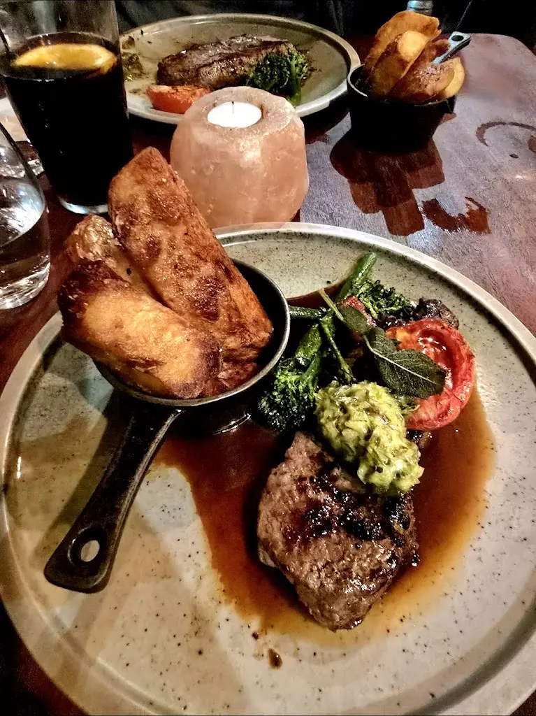 Holly_Sleepy Hollow_Antrim and Newtownabbey_review