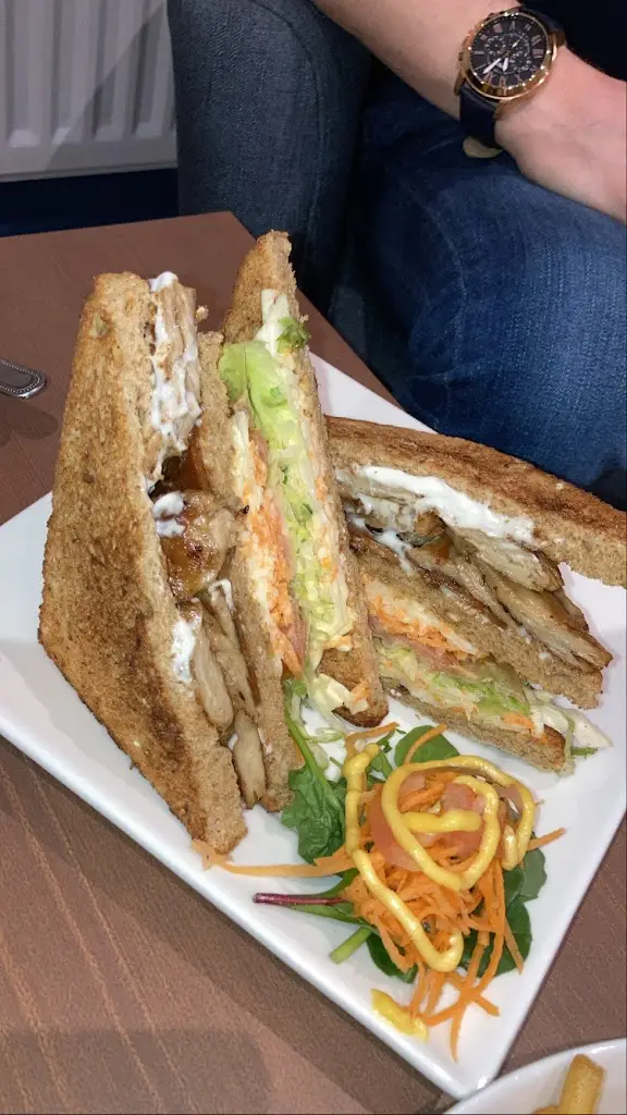 Demi Pollock_Harry's Place CIC_Ballynahinch_review