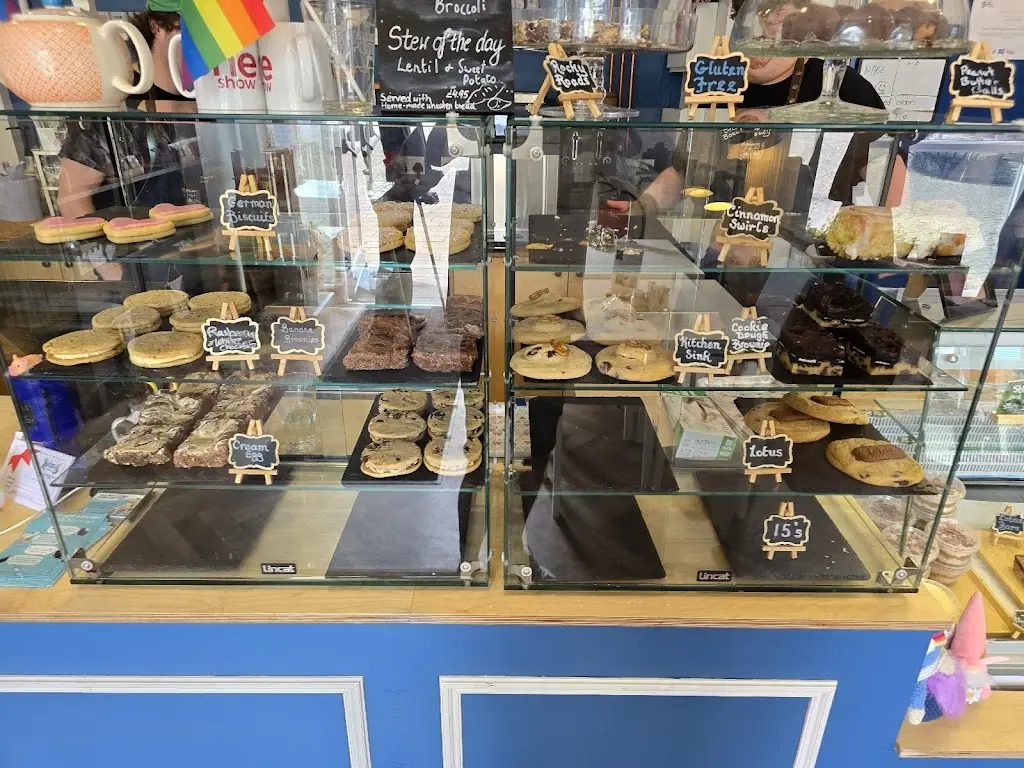 Simon Hunter_Harry's Place CIC_Ballynahinch_review