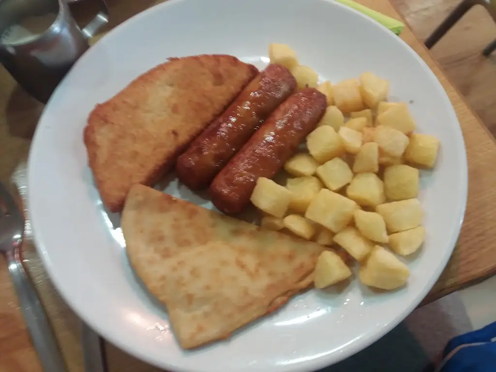 Ringer Adam_Gwen's Cafe_Ballymena_review