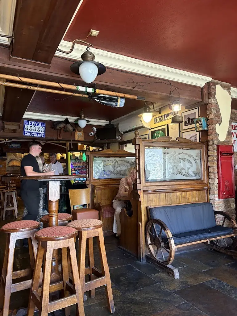 Chan Foong Ai Li_Horseshoe & Saddlers_Ballinamallard_recensione