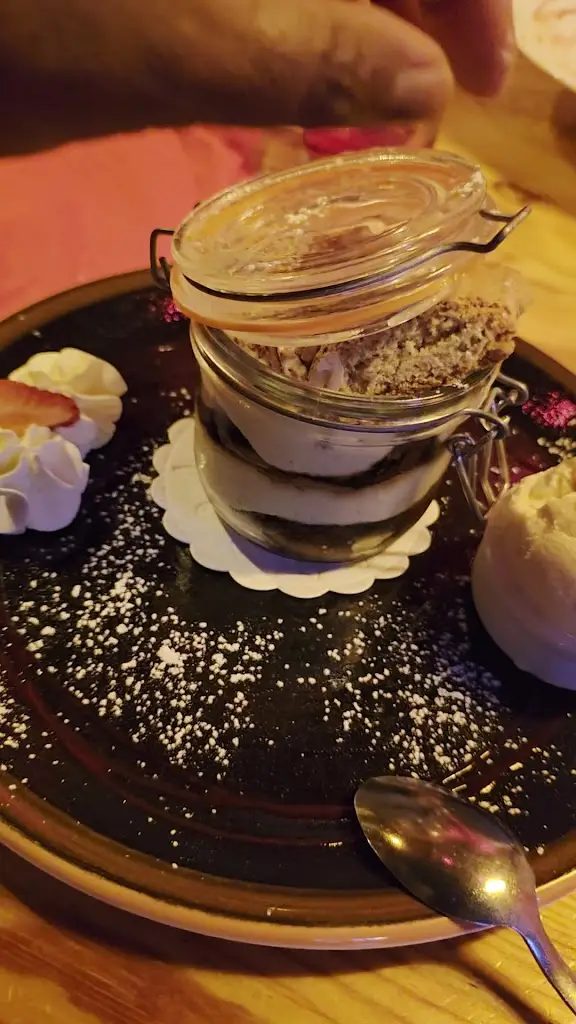 Nobengazi Qayiso_Franco's Restaurant Enniskillen_Ballinamallard_recensione