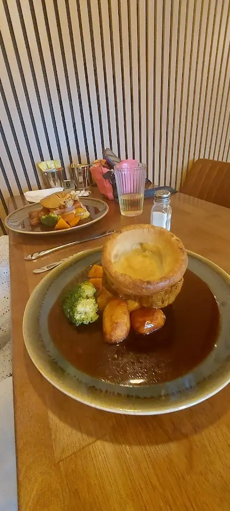 OLIVER GIBNEY_Betty's Cafe & Bistro_Carryduff_review