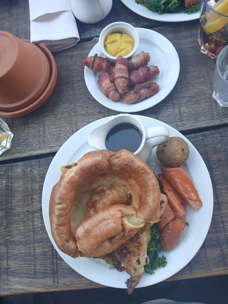 neonbible 13_Bethnal Green Tavern_Bethnal Green_review