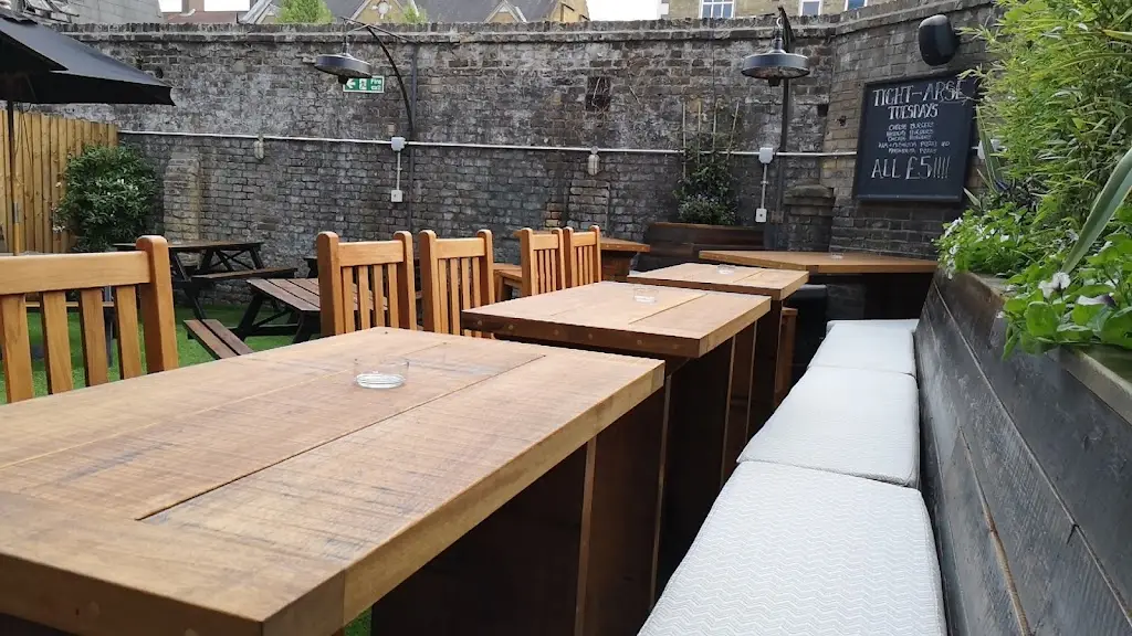 Deeh Petrikas_Bethnal Green Tavern_Bethnal Green_review