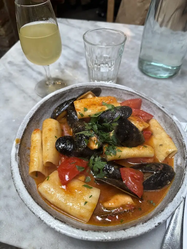 Anamaria Fermesanu_Campania_Bethnal Green_review