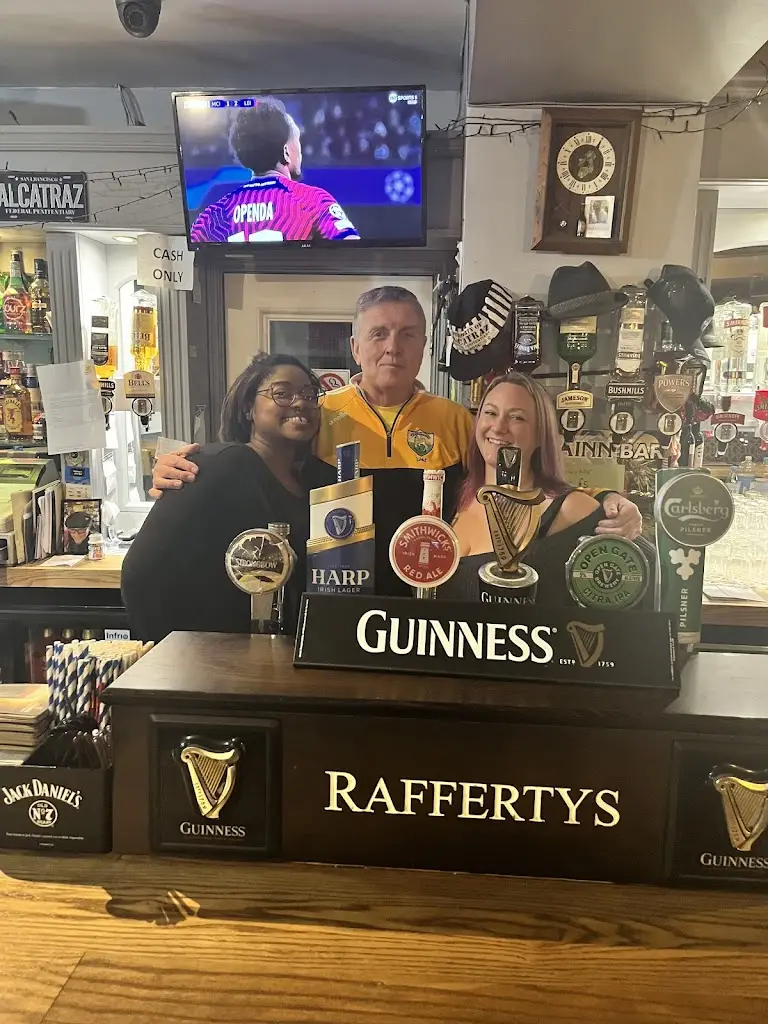 Carmen Robinson_Raffertys Bar_Armagh_review