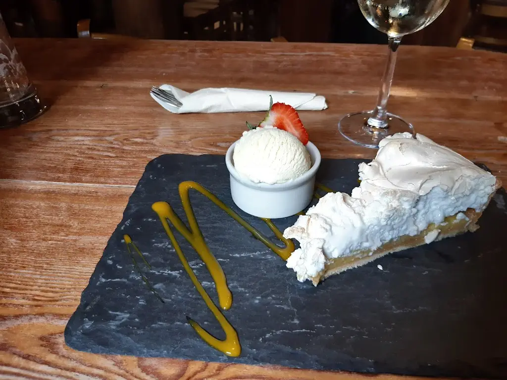 Sharon Dodds_Groucho's Cafe Bar_Armagh_review