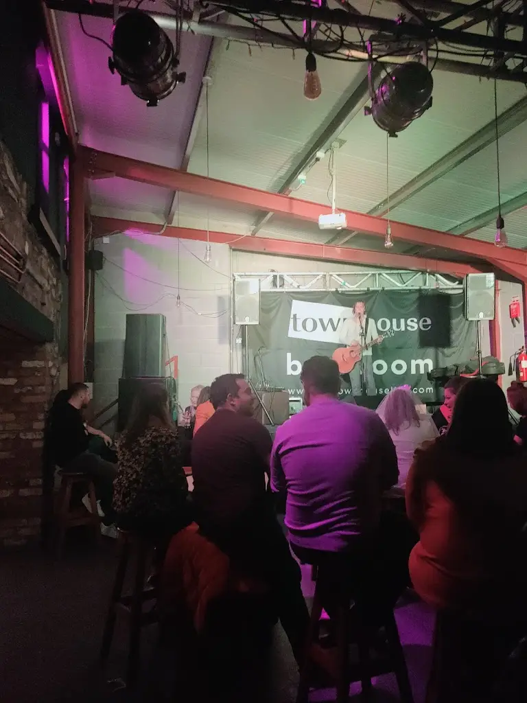 v g_The Townhouse Venue_Castlederg_review