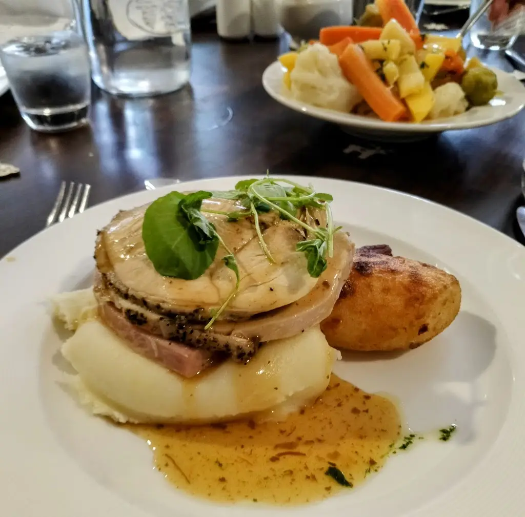 Lynda Barron_Sinton's at the Bridge_Banbridge_review