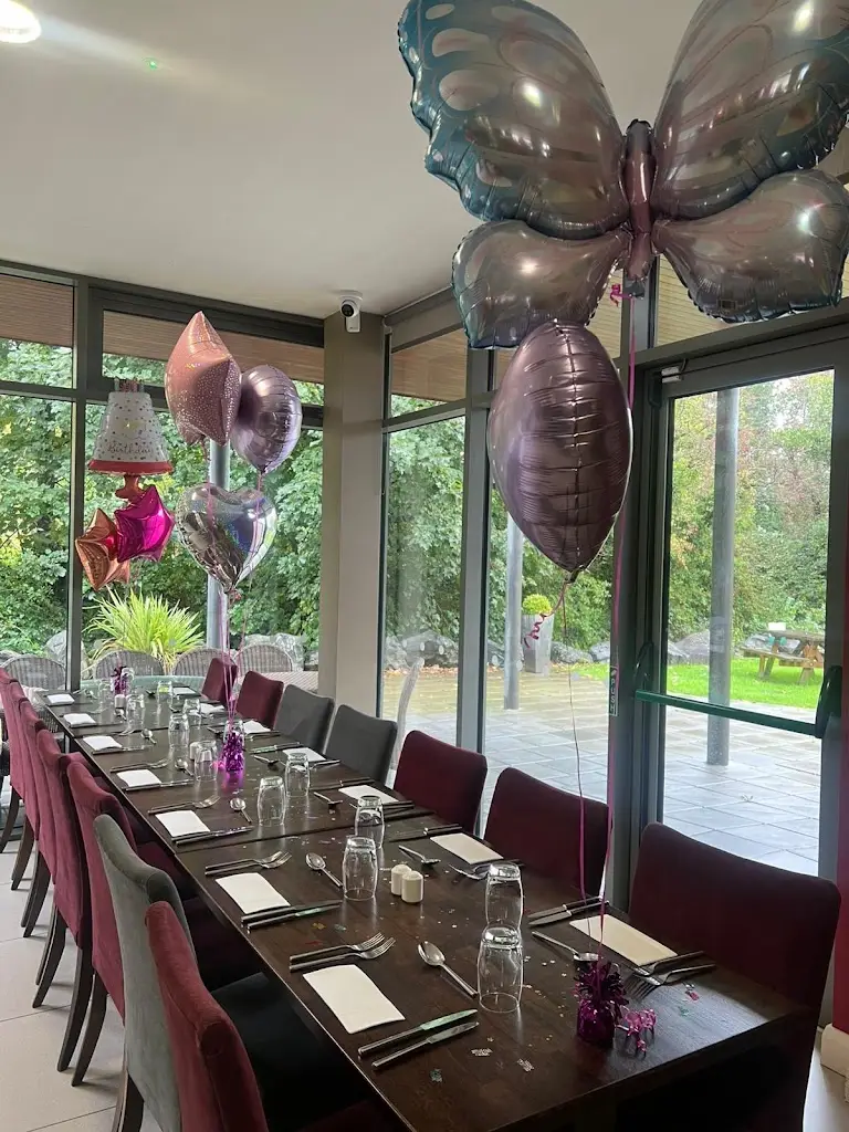 Elizabeth Gittins_Sinton's at the Bridge_Banbridge_review