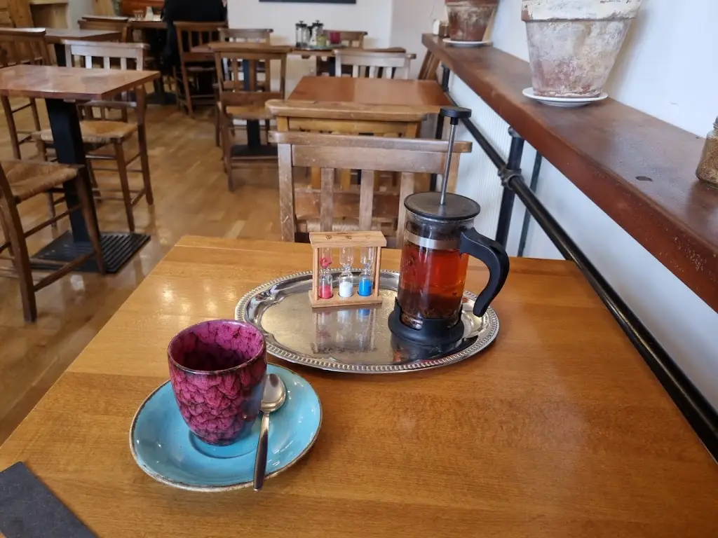 Tom Rylands_domu_Bangor_review