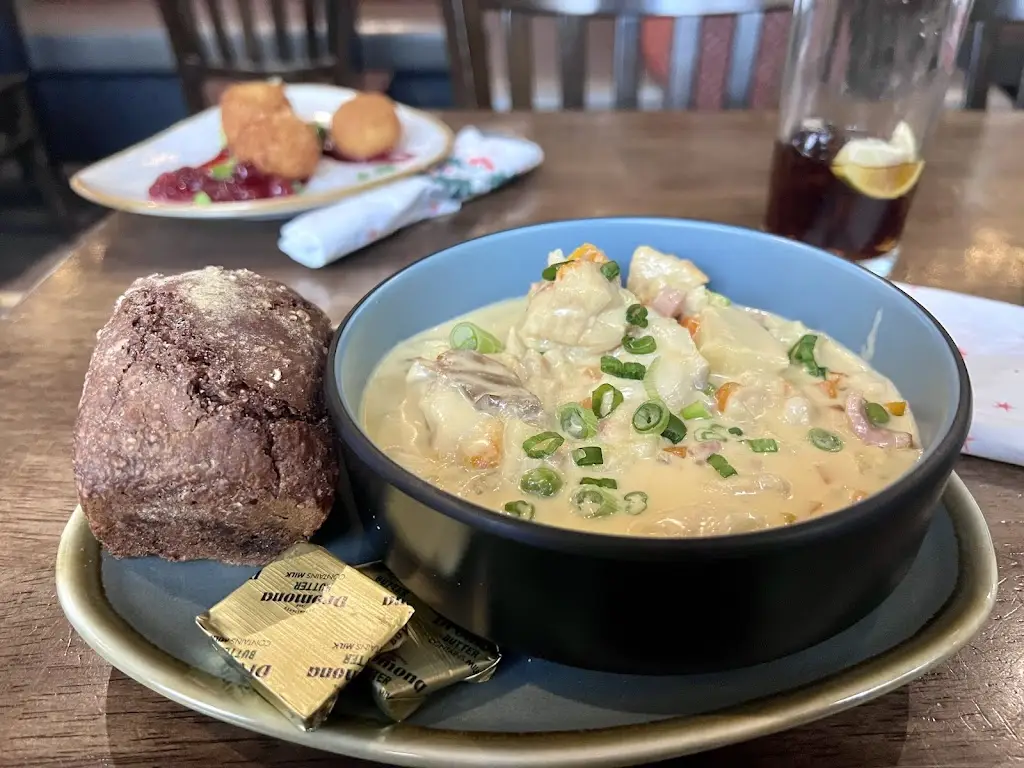 Heather M_Esplanade Bar and Restaurant_Bangor_review