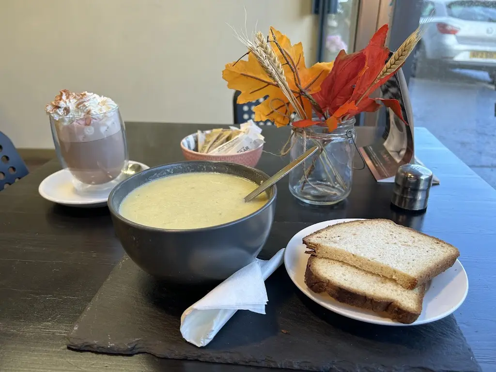 11a Café restaurante en Crossgar