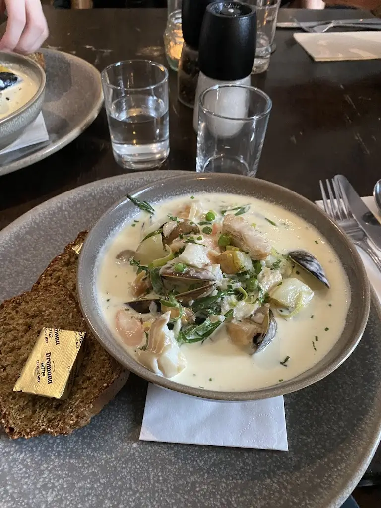 Zara Ahmad_The Smuggler's Table_Crossgar_review