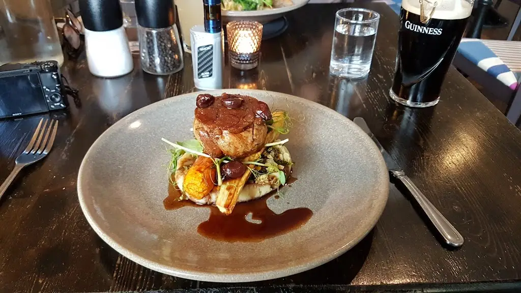 The Smuggler's Table_Crossgar_slider_image_2