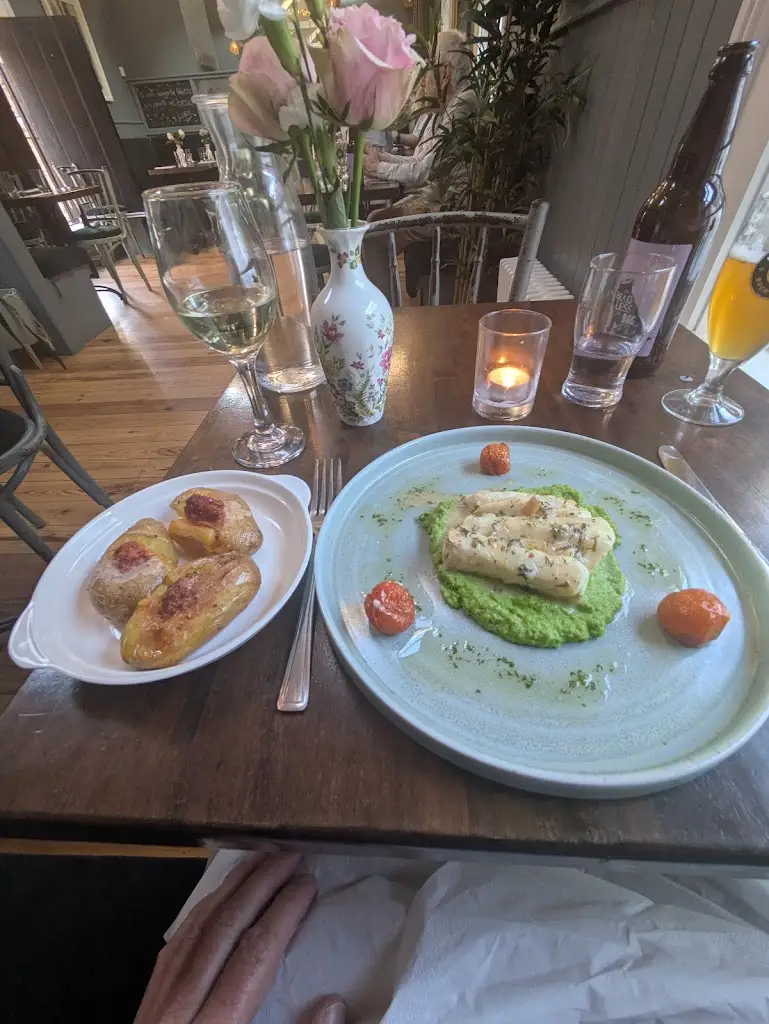 Tony McCavana_Molly's Yard_City of Belfast_review