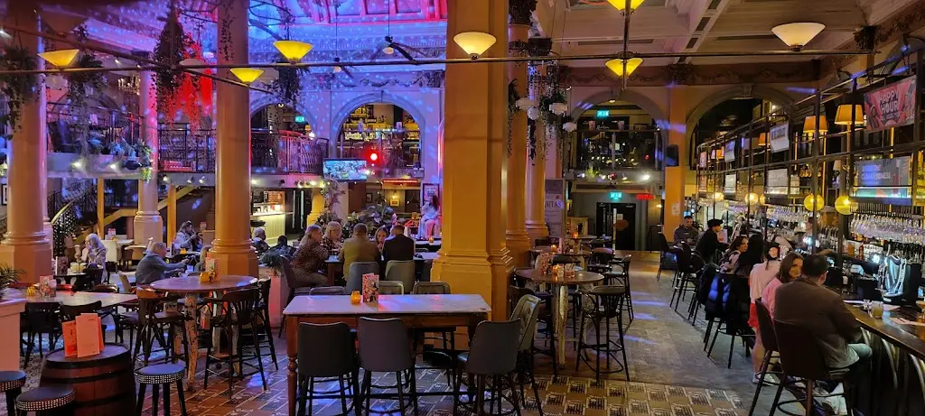 Peter Claydon_Revolución de Cuba Belfast_City of Belfast_review