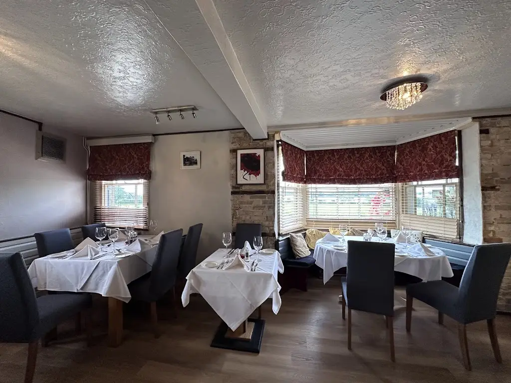 LaVista@TheCrown_Bildeston_slider_image_3