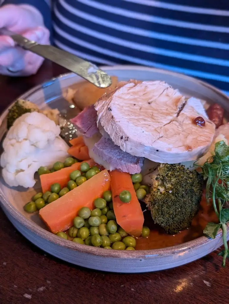 Lynsey Richards_Ruby's Dundonald_Dundonald_review