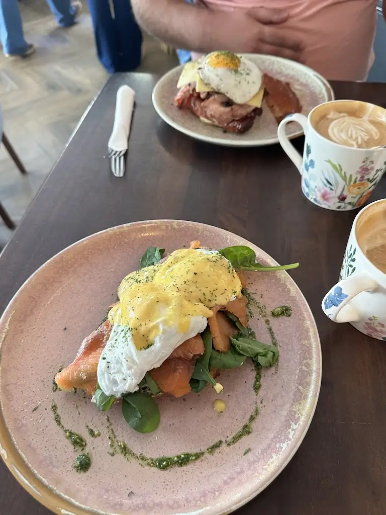 Conchubhar Ó_The Bees Knees Cafe_Enniskillen_review