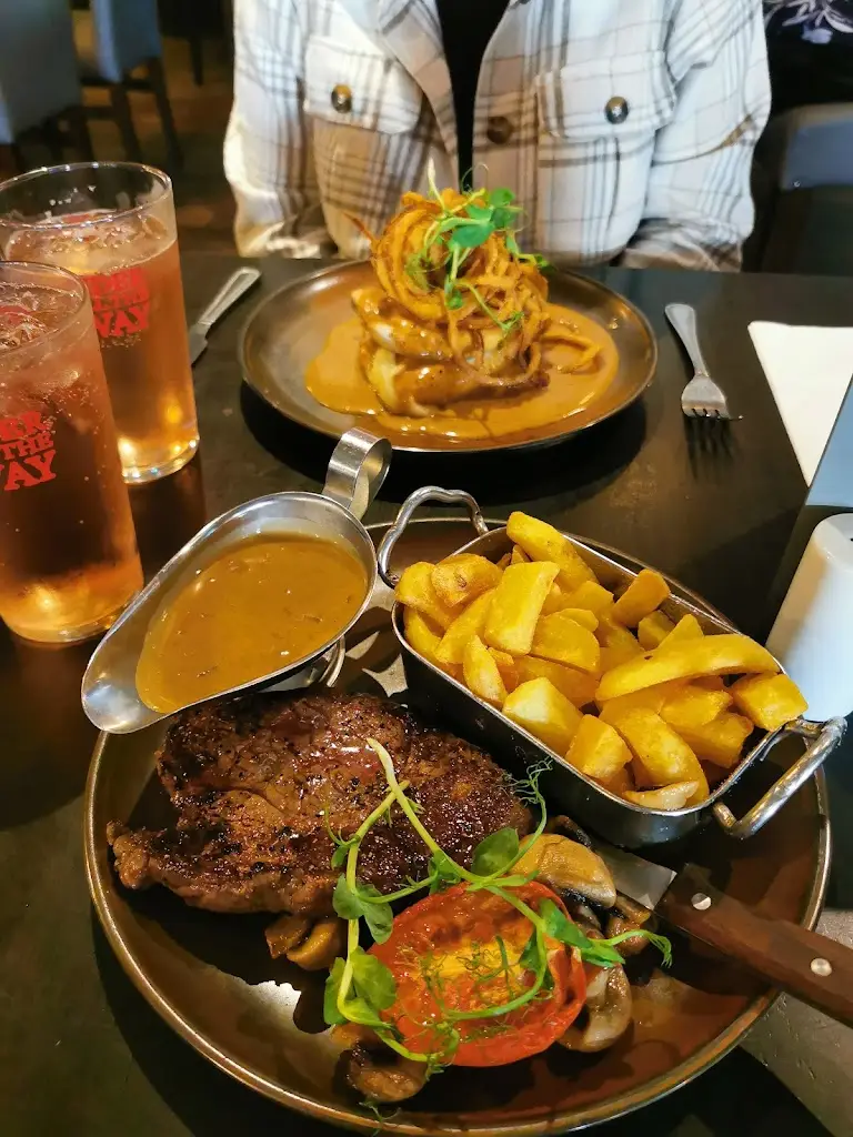 Thomas Fyvie (Tom)_The Ponderosa_Holywood_review