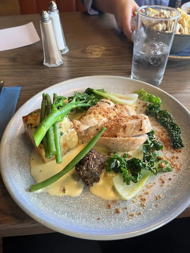 L T_Windrose Bar & Restaurant_Greenisland_review