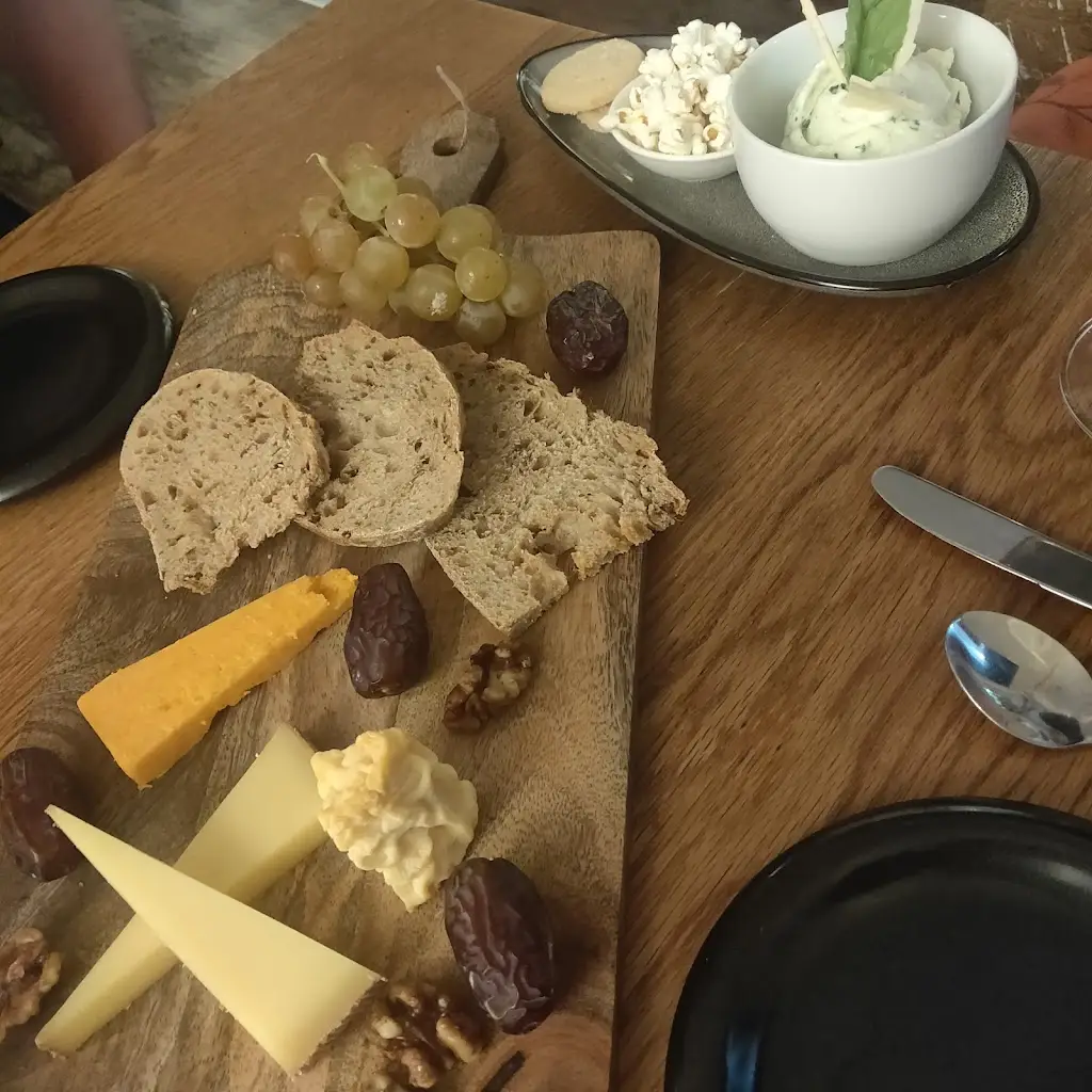 Vicky Goldsmith_Le Petit Monde_Bideford_review