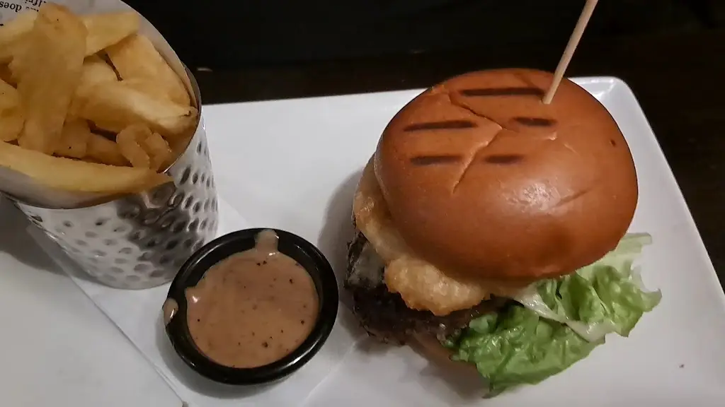 Ownies Bar and Bistro_Greenisland_slider_image_2