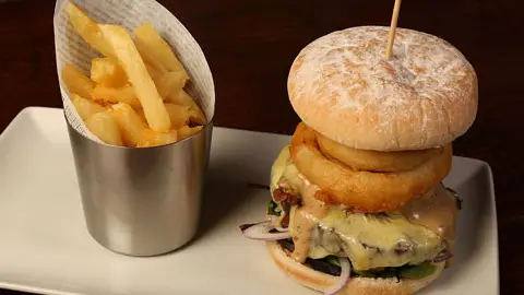 Ownies Bar and Bistro_Greenisland_slider_image_3