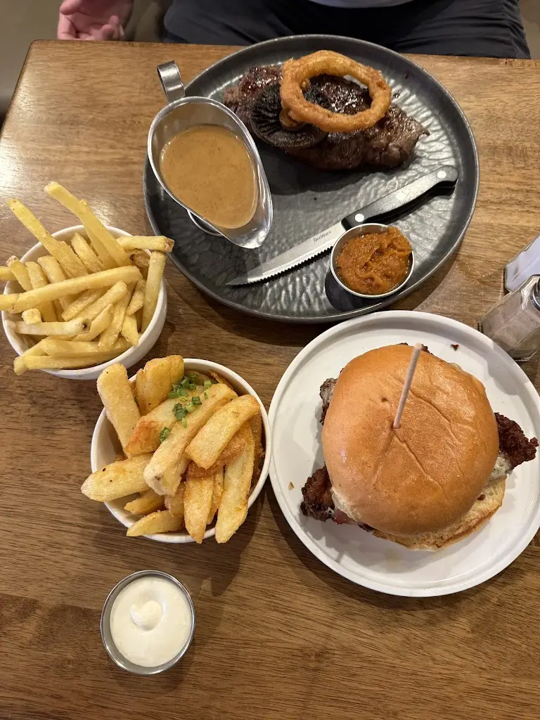 Helen Johnston_Badgers Bar and Restaurant_Derry_review