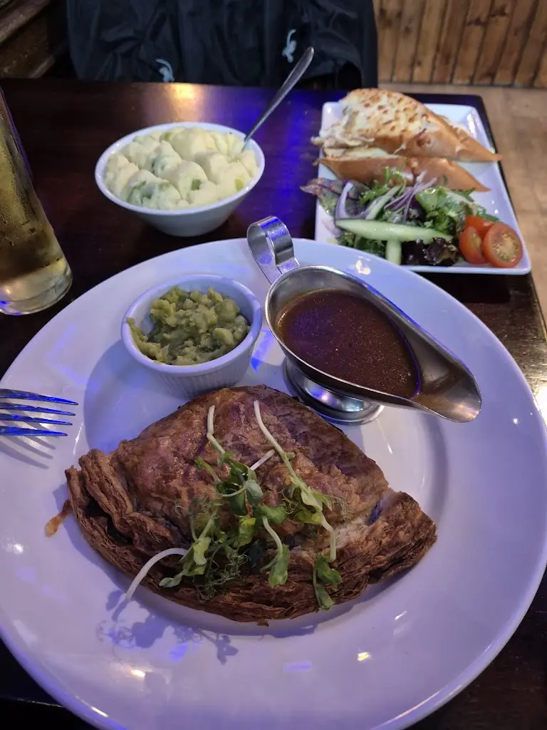 Marie Dvorakova_The Bentley Bar_Derry_review