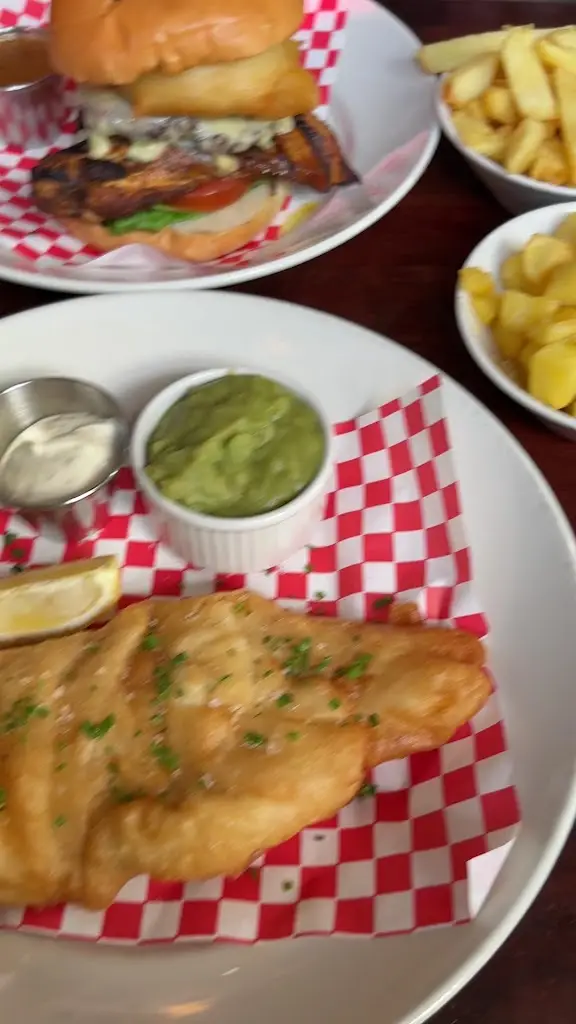 Jiwon Kokomong Kim_The Bentley Bar_Derry_review