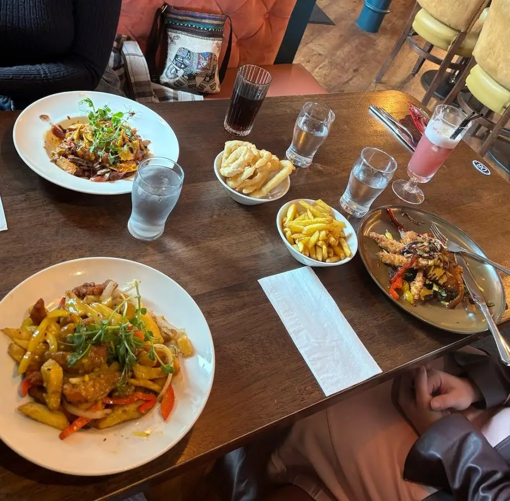 Abi EM_The Embankment Bar & Grill_Derry_review