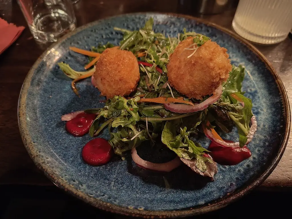 Lee Smyth_Martha's Vineyard_Londonderry County Borough_review