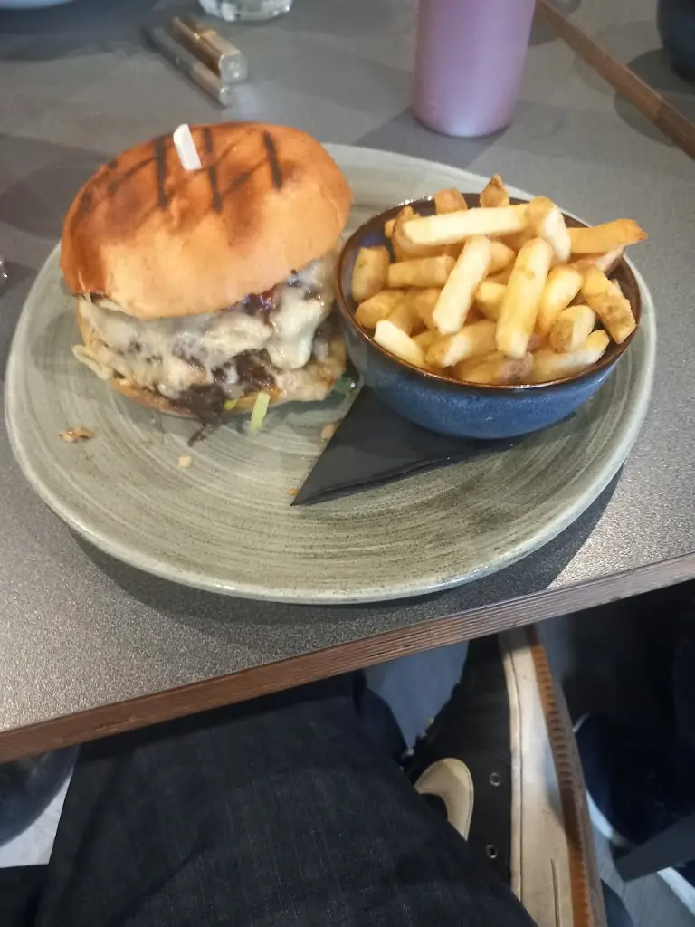 Benjamin McMullan_The Bull & Claw Newtownards_Newtownards_review