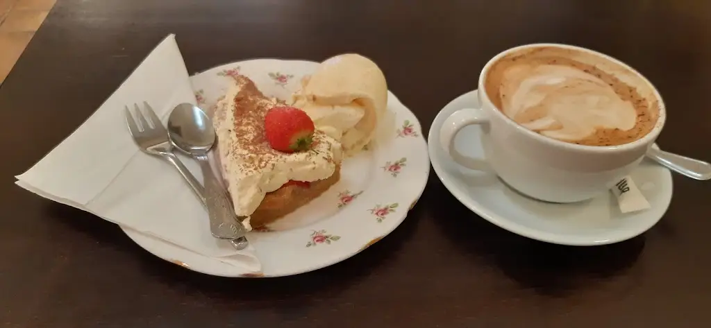 John Bashford_The Kissin Crust_Lisnaskea_review