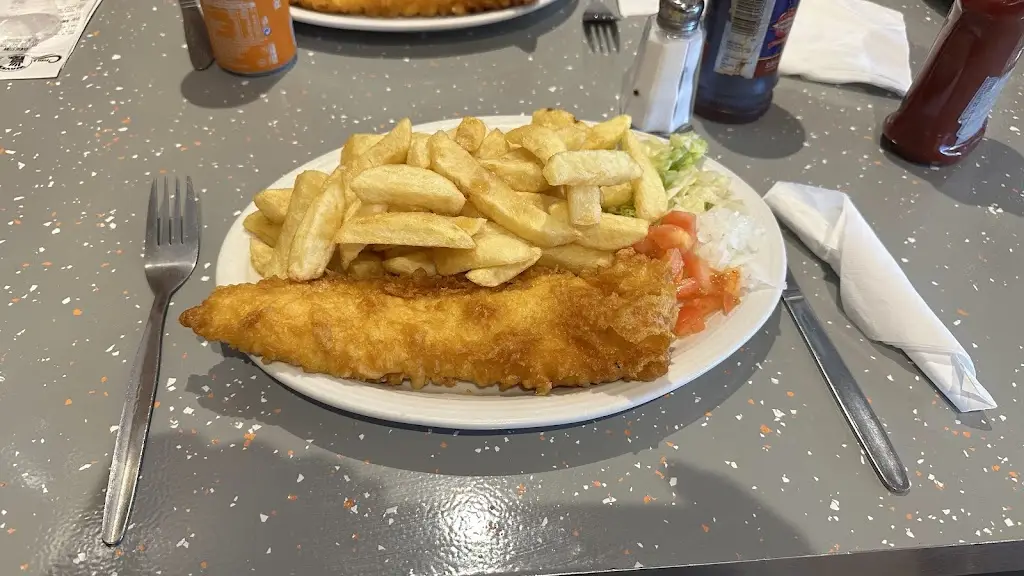 Matthew Lovell_Waves_Randalstown_review