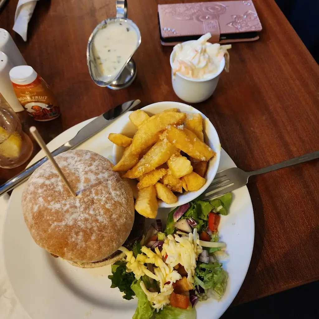 Leslie Purdy_Matties Meeting House_Larne_review